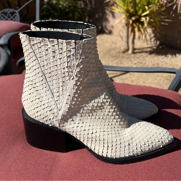 Real Snake Skin Steven by Steve Madden Chelsea booties, western chic, cream,sz 9 - Picture 9 of 17